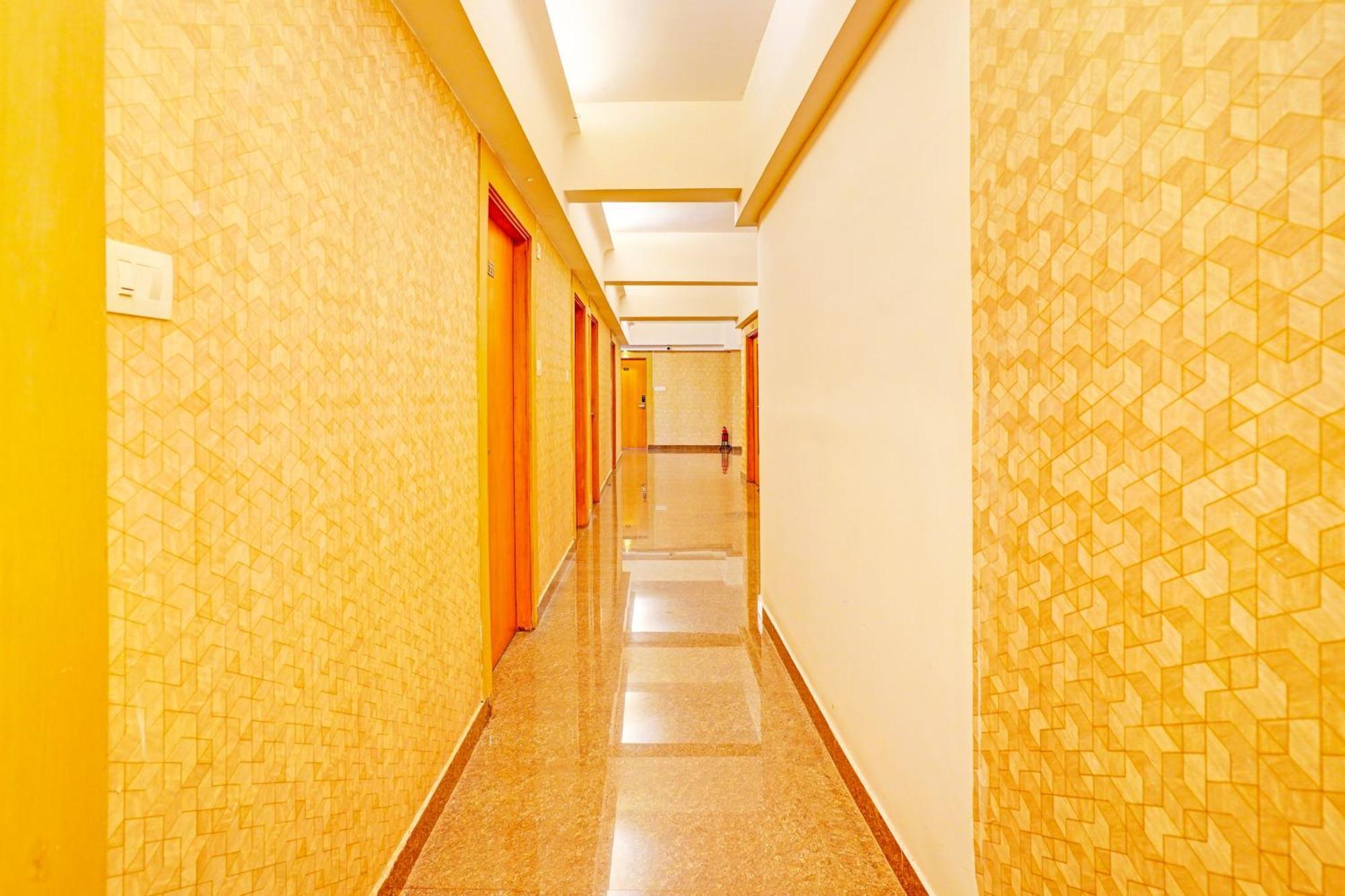 Super Townhouse Oak Electronic City Formerly Hotel Trubell Kammasandra Buitenkant foto