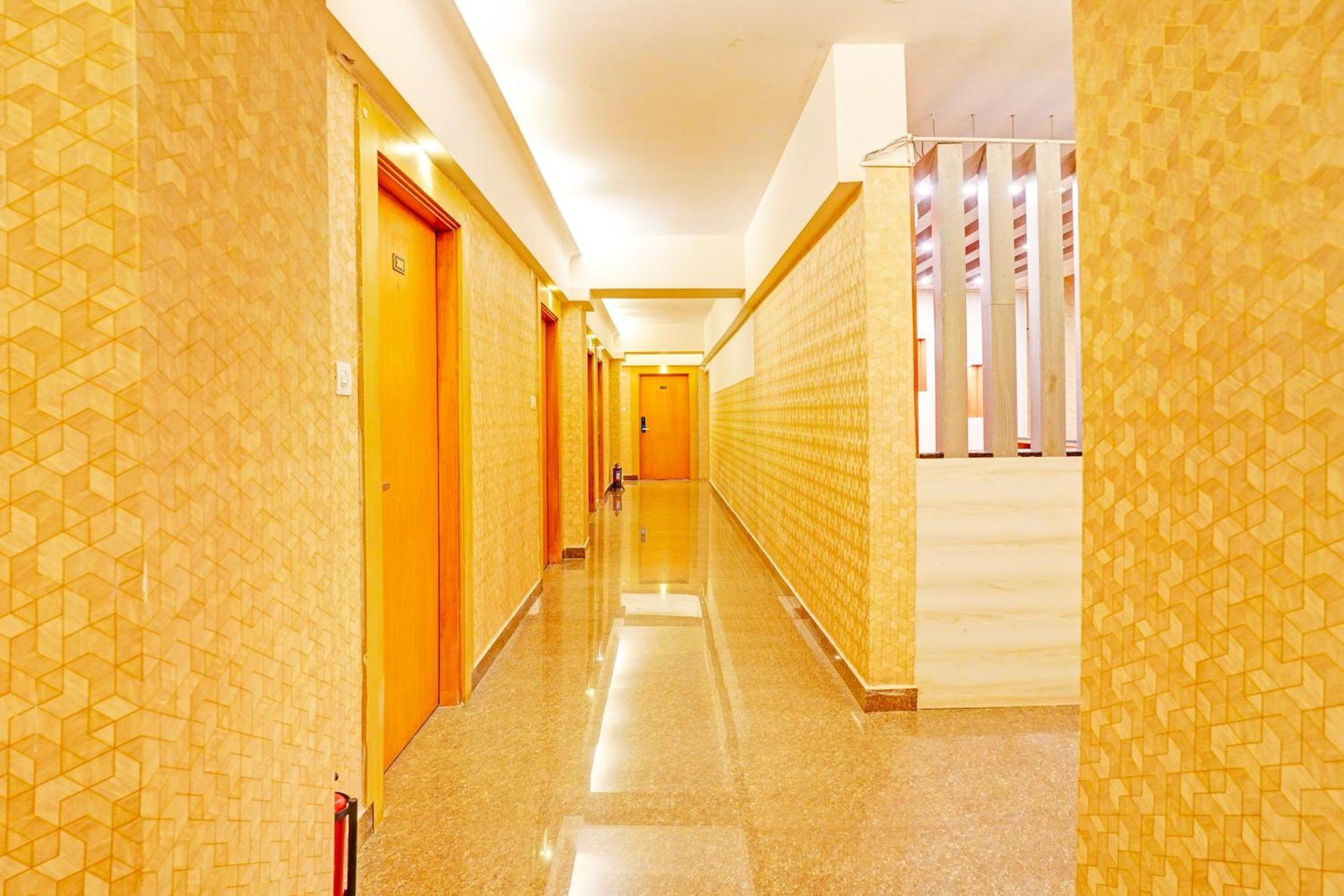 Super Townhouse Oak Electronic City Formerly Hotel Trubell Kammasandra Buitenkant foto